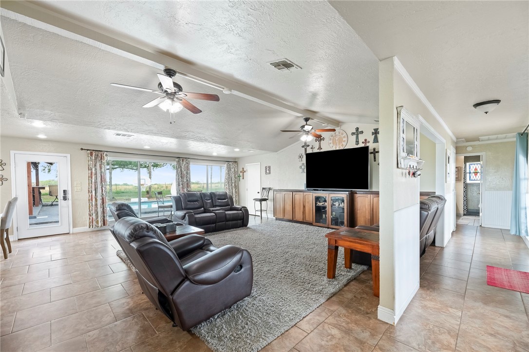 199 Cr 376 George West TX 78022