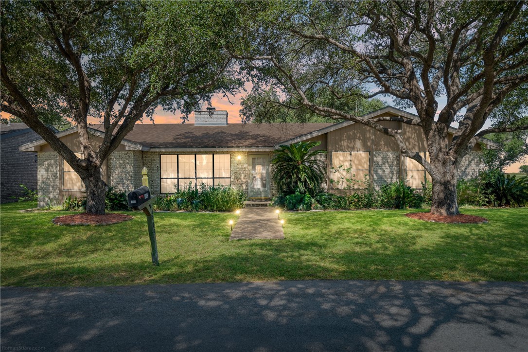 1009 Oak Avenue Bishop TX 78343