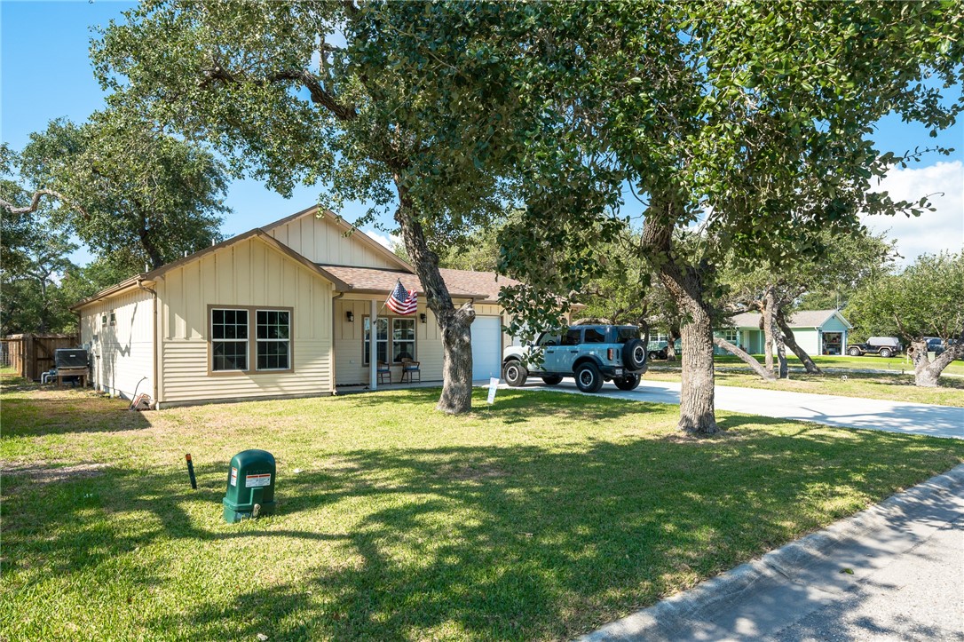 13 W Lake Drive Rockport TX 78382