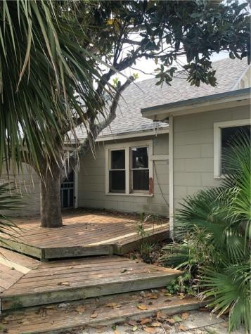 325 E Oaks Avenue Port Aransas TX 78373