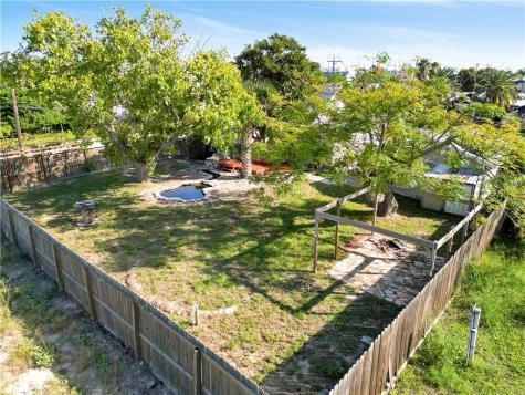 325 E Oaks Avenue Port Aransas TX 78373
