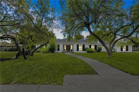 1320 Southwood Street Alice TX 78332