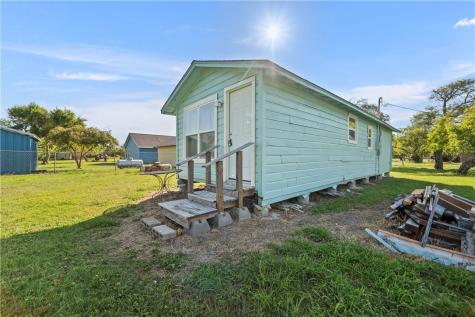 424 First Street Bayside TX 78340