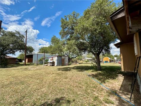 1503 N Hill Street N Three Rivers TX 78071
