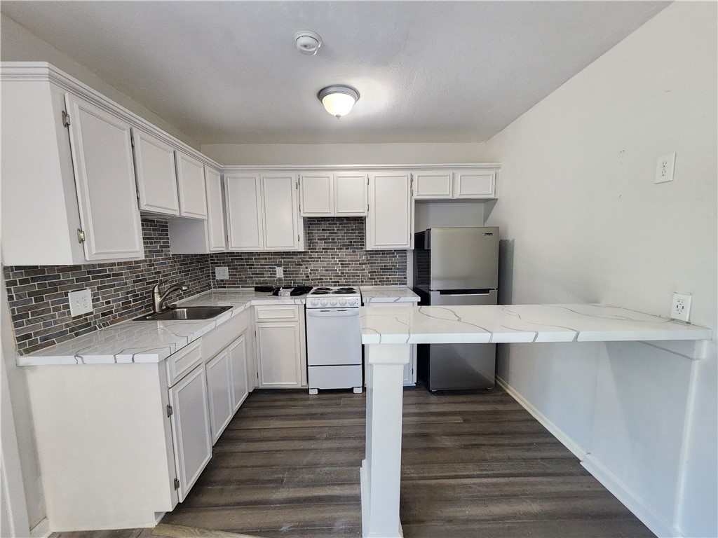 6093 Ennis Joslin Corpus Christi TX 78412