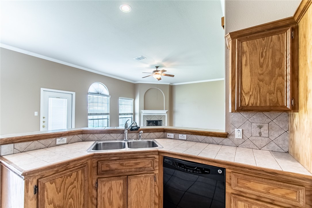 2410 Luzius Drive Corpus Christi TX 78418