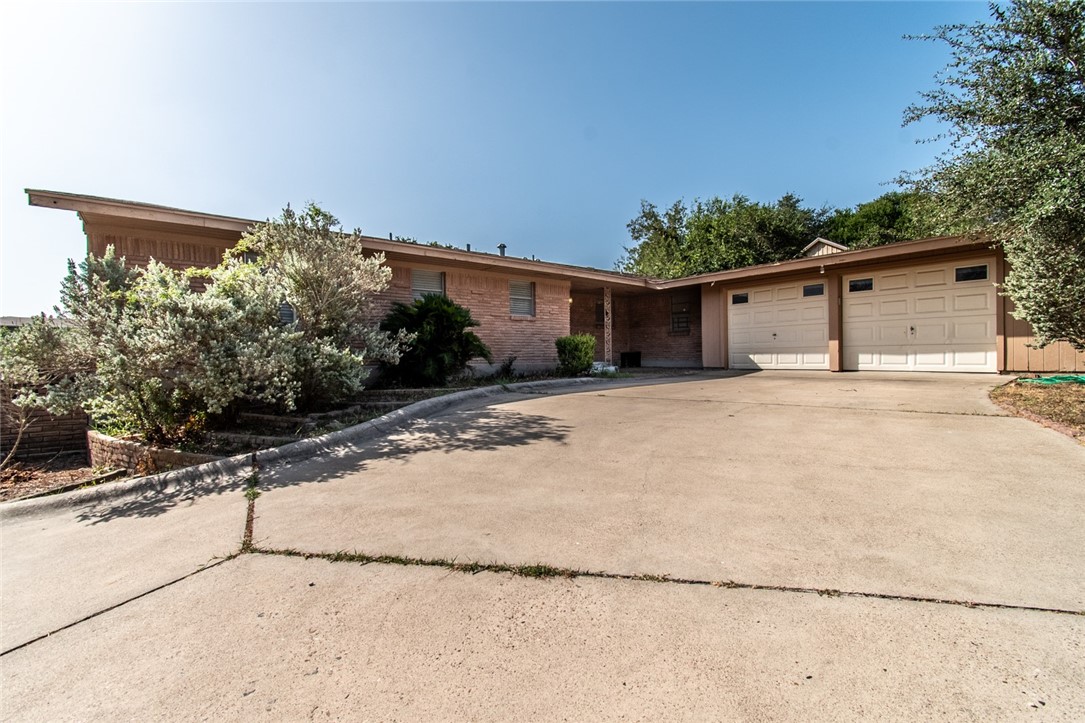 203 E Wildwood Drive Corpus Christi TX 78410