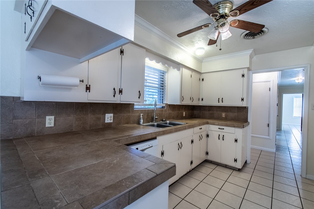 203 E Wildwood Drive Corpus Christi TX 78410