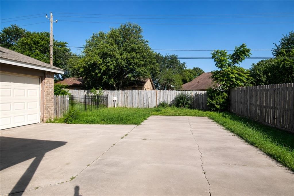 6941 Braesvalley Drive Corpus Christi TX 78413