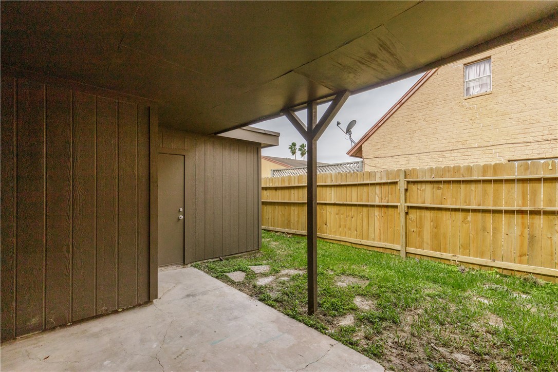 5133 Middlecoff B Corpus Christi TX 78413