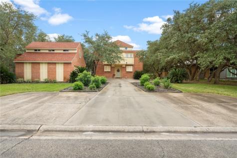 112 Forest Hills Rockport TX 78382