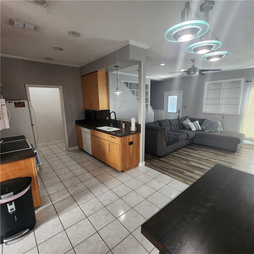 3025 Quail Springs B10 Corpus Christi TX 78414