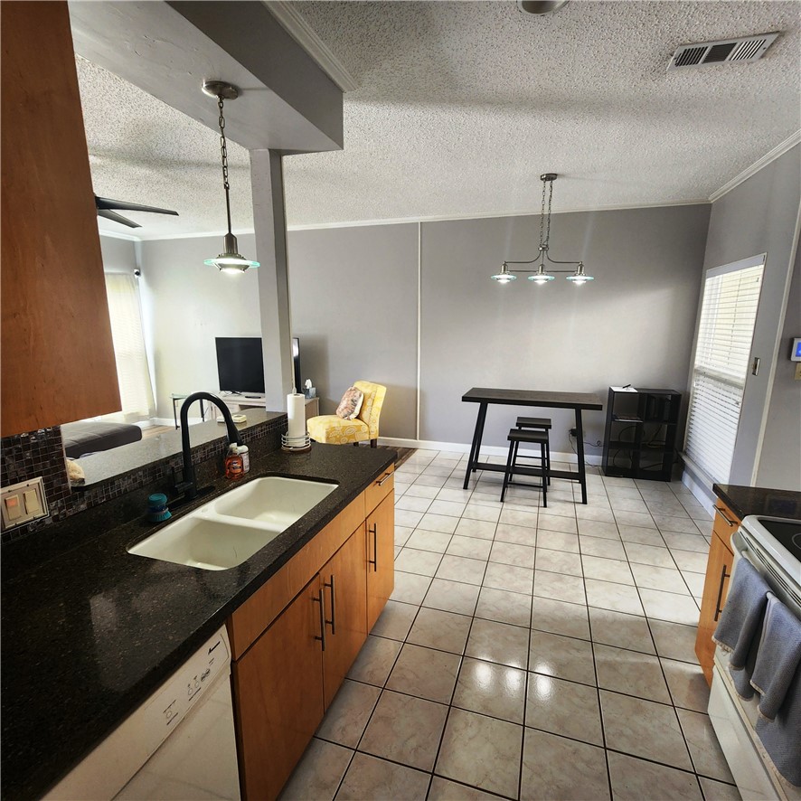 3025 Quail Springs B10 Corpus Christi TX 78414
