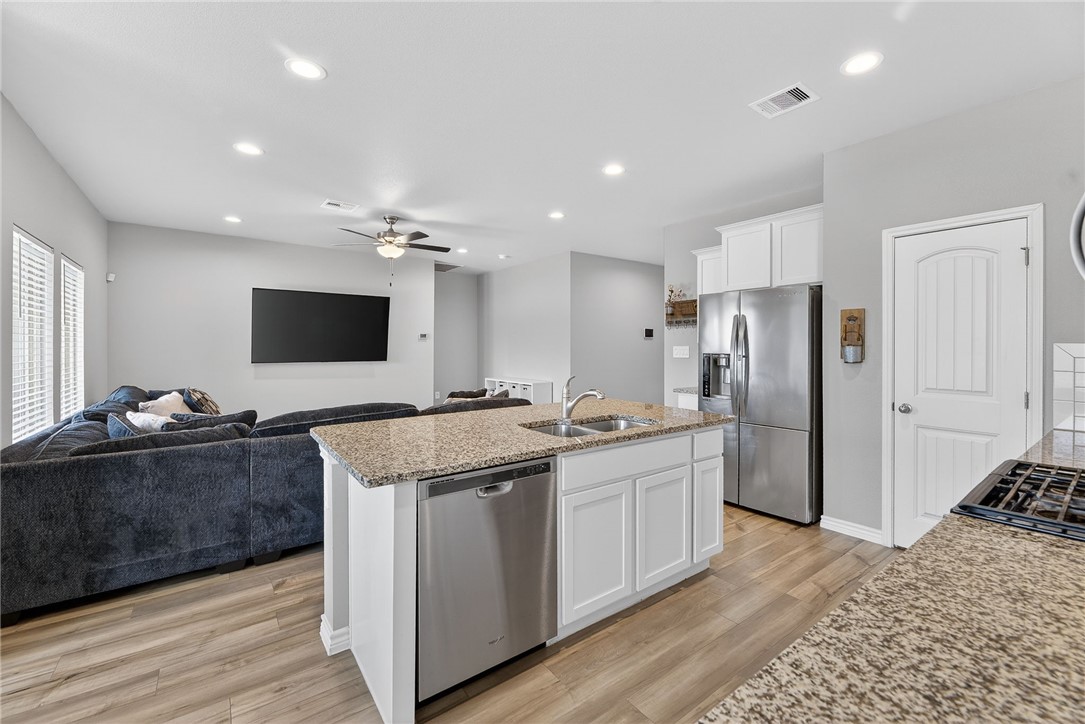 1346 Regents Park Corpus Christi TX 78415