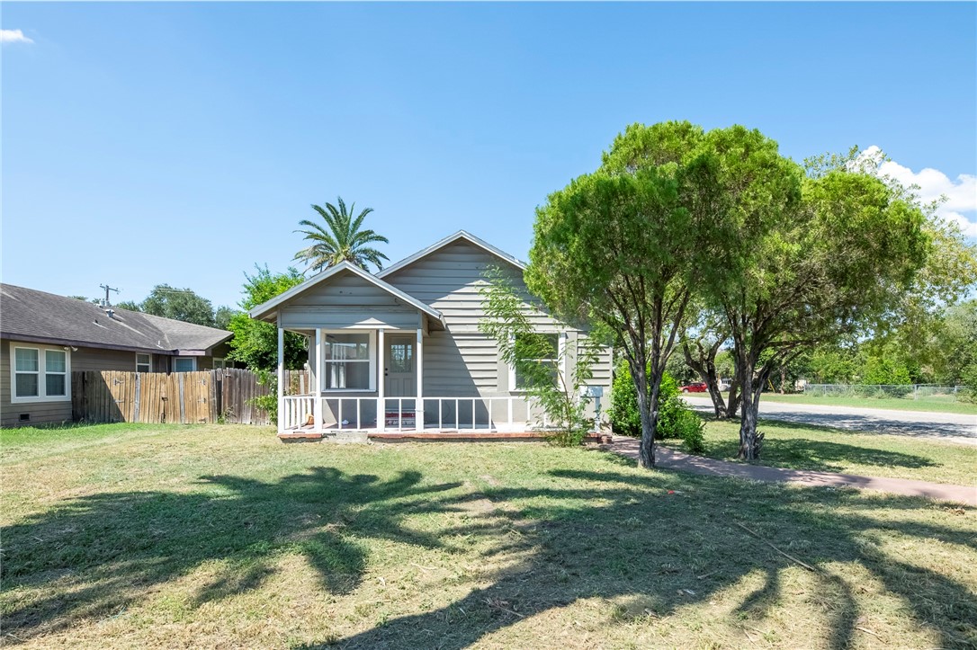 500 W Merriman Street Sinton TX 78387