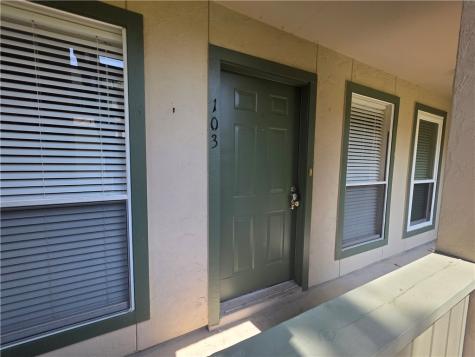302 Saint Andrews St E-103 Rockport TX 78382