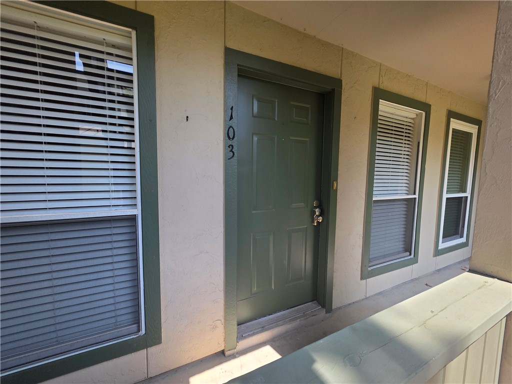 302 Saint Andrews St E-103 Rockport TX 78382