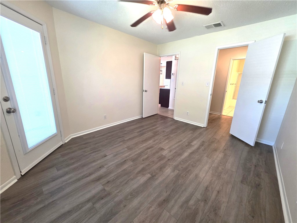 302 Saint Andrews St E-103 Rockport TX 78382