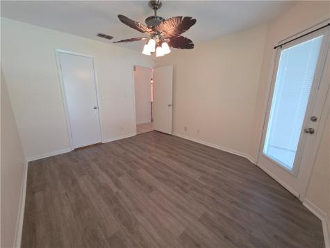 302 Saint Andrews St E-103 Rockport TX 78382