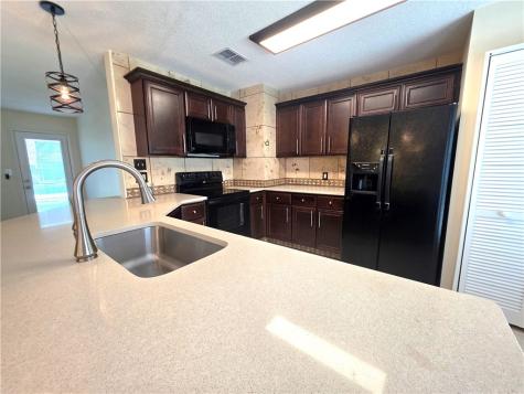 302 Saint Andrews St E-103 Rockport TX 78382