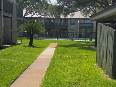 302 Saint Andrews St E-103 Rockport TX 78382