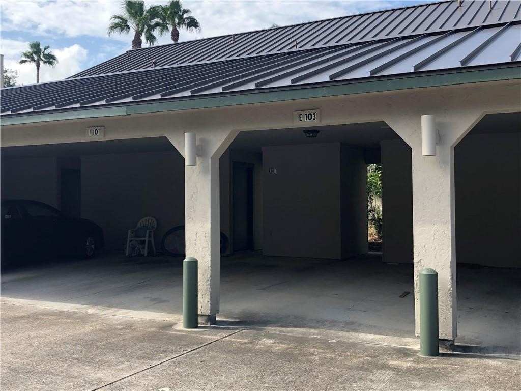 302 Saint Andrews St E-103 Rockport TX 78382