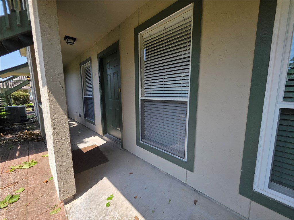 302 Saint Andrews St E-103 Rockport TX 78382