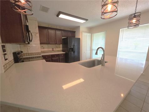 302 Saint Andrews St E-103 Rockport TX 78382
