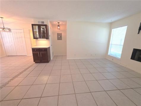 302 Saint Andrews St E-103 Rockport TX 78382