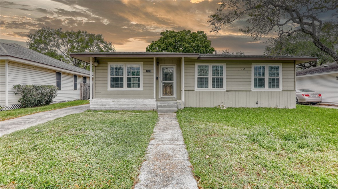 1010 Catalina Place Corpus Christi TX 78411