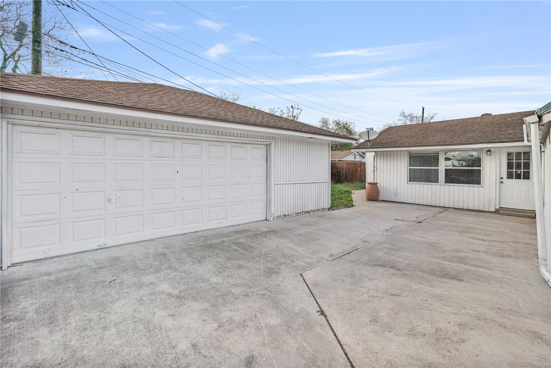 1061 Meadowbrook Drive Corpus Christi TX 78412