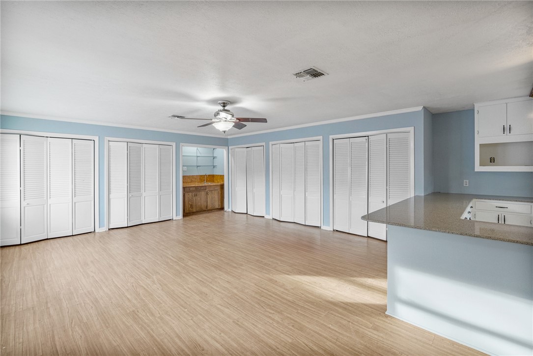 1061 Meadowbrook Drive Corpus Christi TX 78412