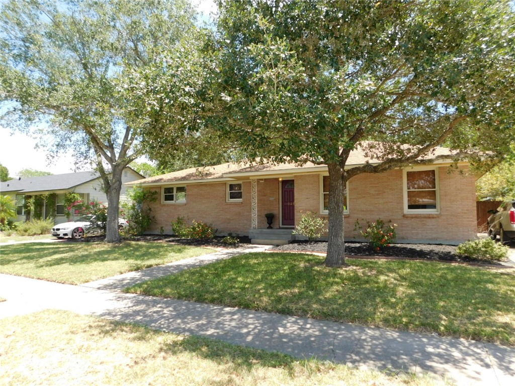 925 Wilshire Place Corpus Christi TX 78411
