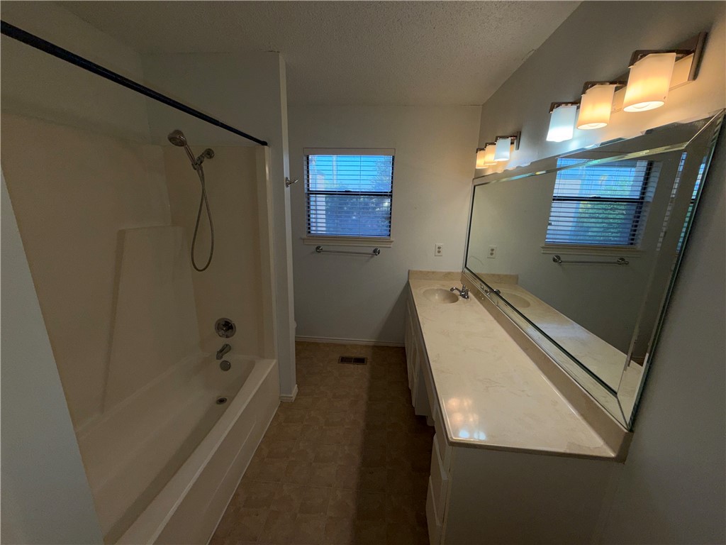 5180 Middlecoff Corpus Christi TX 78413