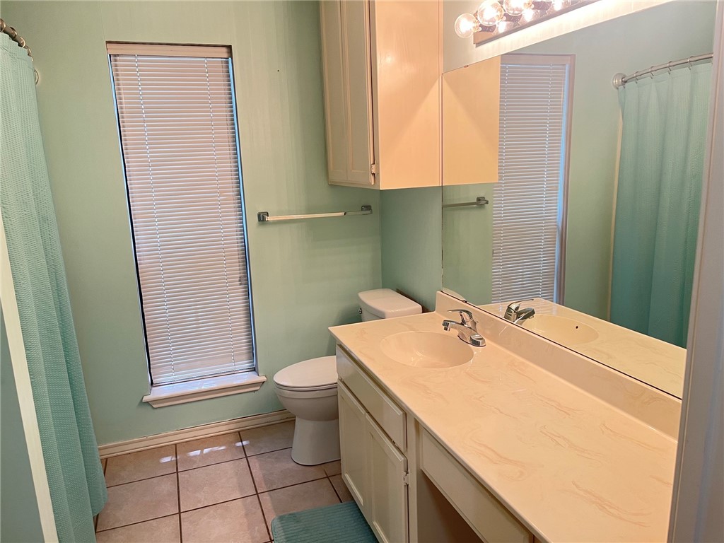 4022 Wood River Dr 2c Corpus Christi TX 78410