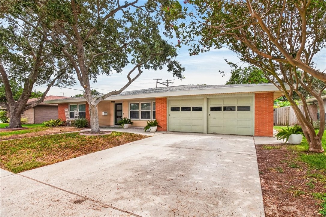 609 Peerman Place Corpus Christi TX 78411