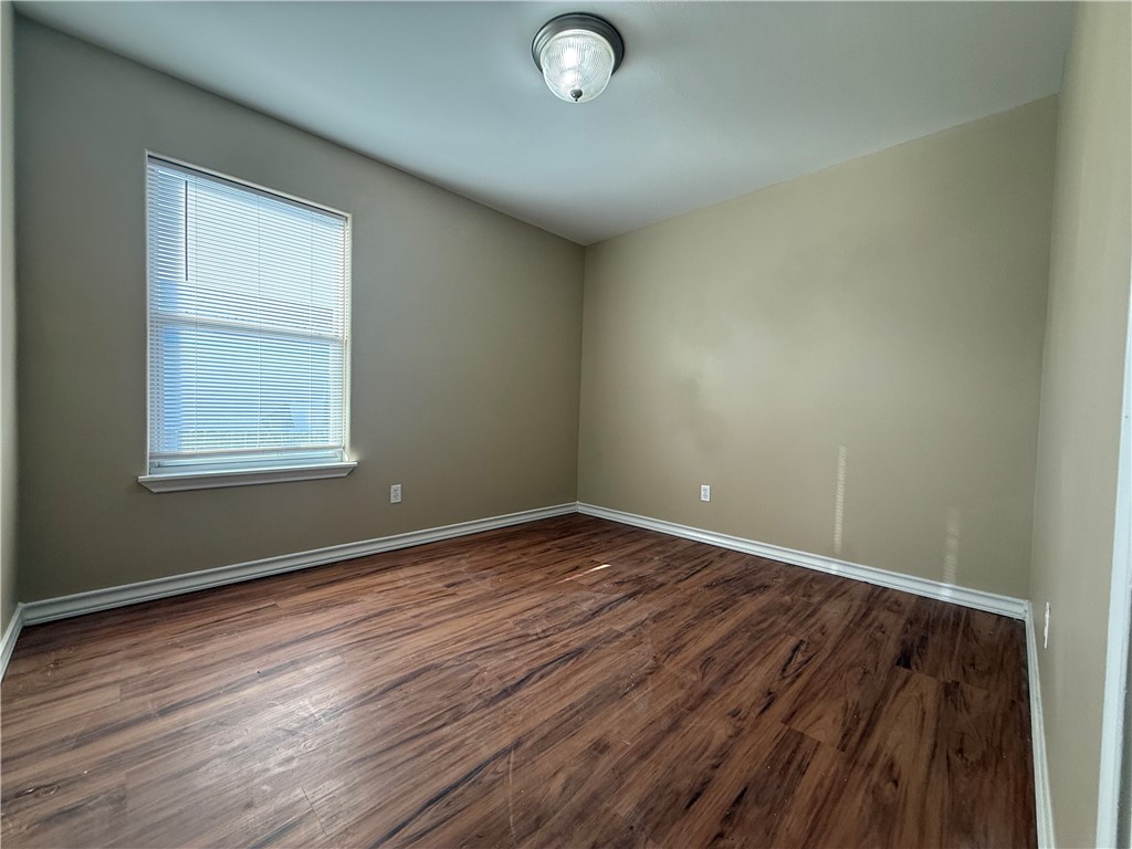 512 Lakeside Drive Corpus Christi TX 78418