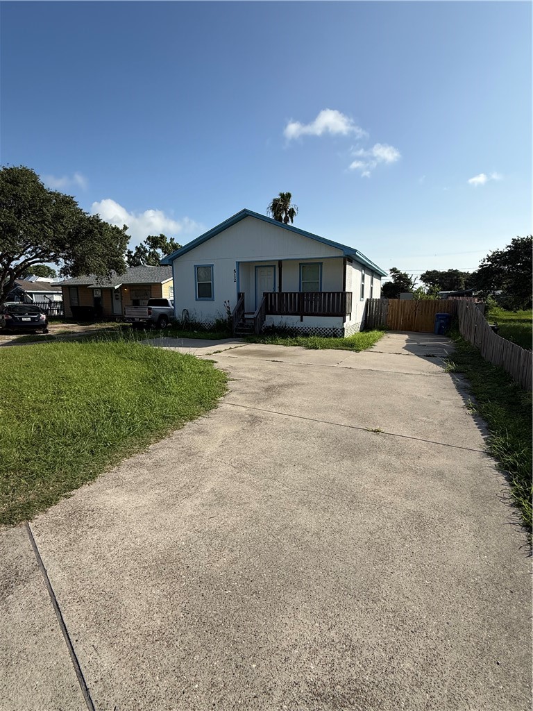 512 Lakeside Drive Corpus Christi TX 78418