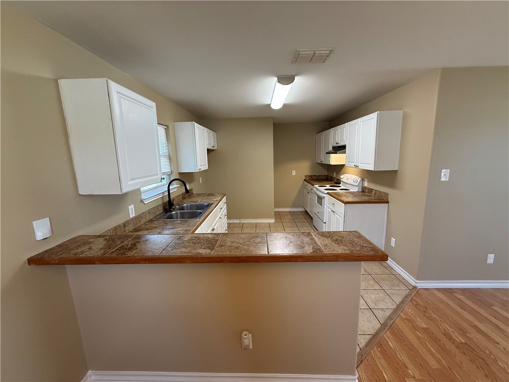 512 Lakeside Drive Corpus Christi TX 78418
