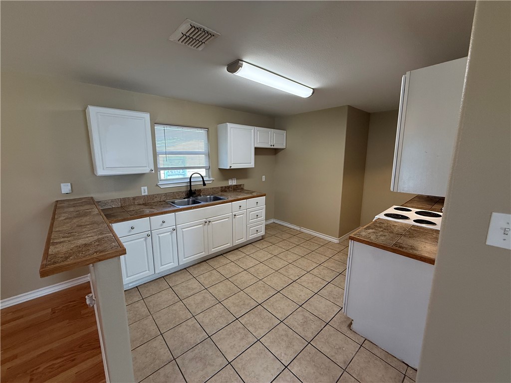 512 Lakeside Drive Corpus Christi TX 78418