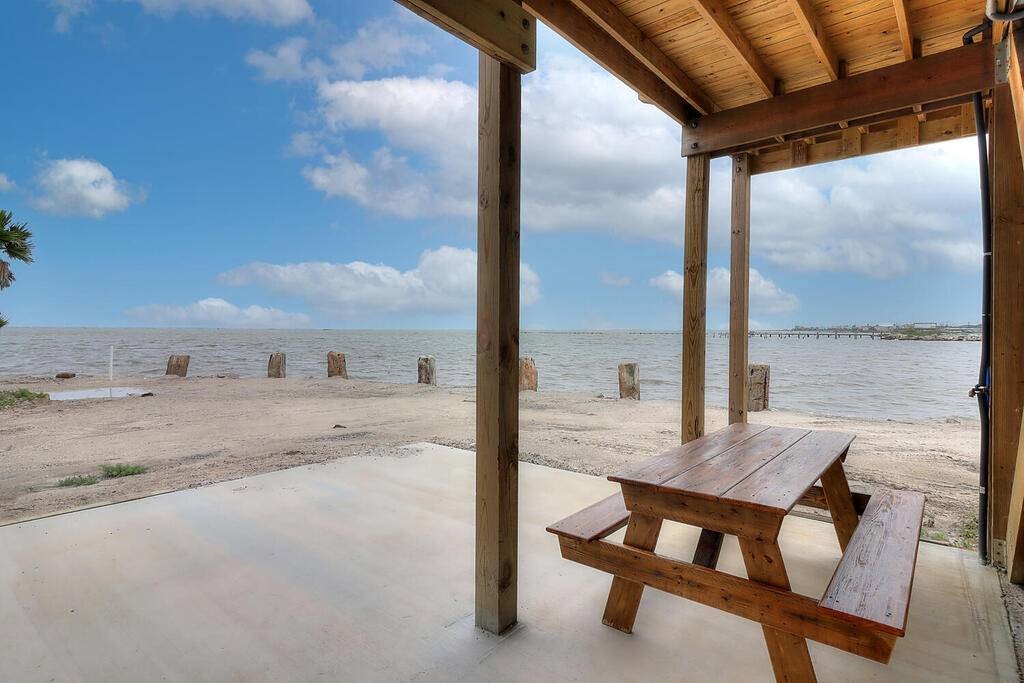 2445 Laguna Shores Corpus Christi TX 78418