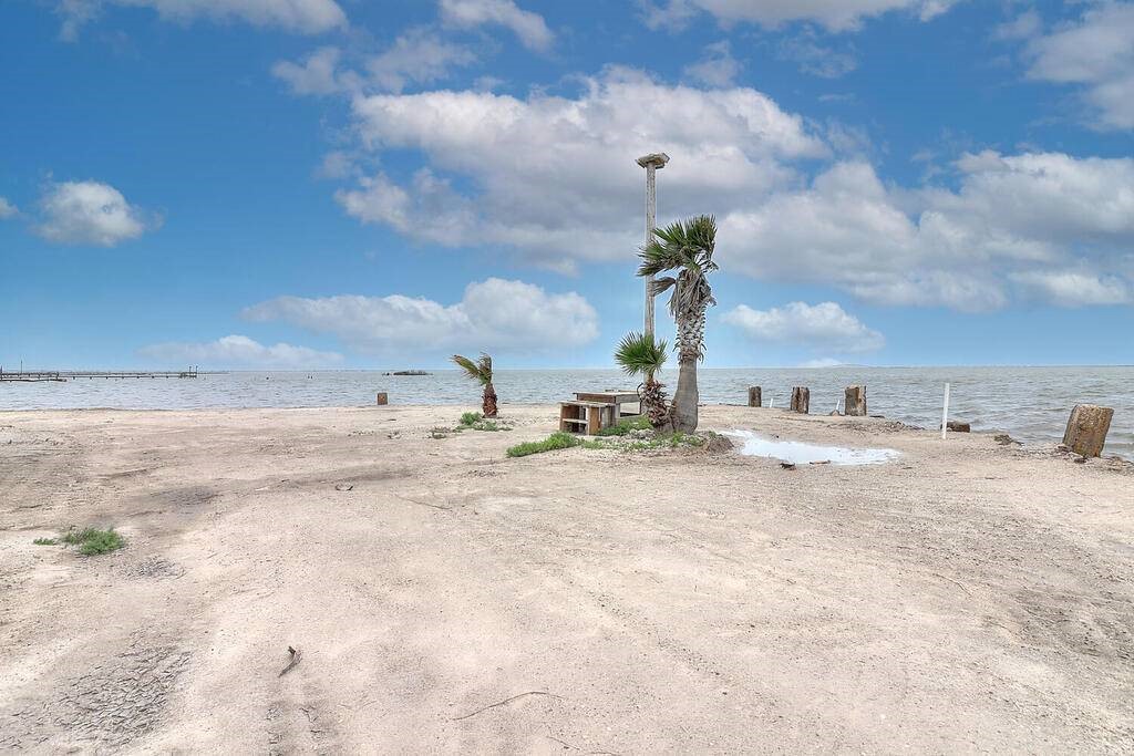 2445 Laguna Shores Corpus Christi TX 78418