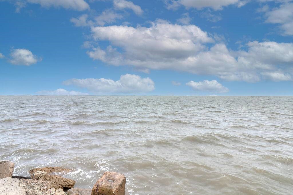2445 Laguna Shores Corpus Christi TX 78418