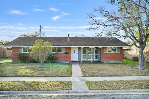 1061 Meadowbrook Drive Corpus Christi TX 78412
