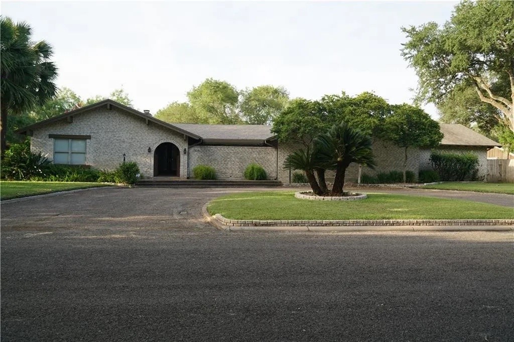 1804 Clare Drive Alice TX 78332