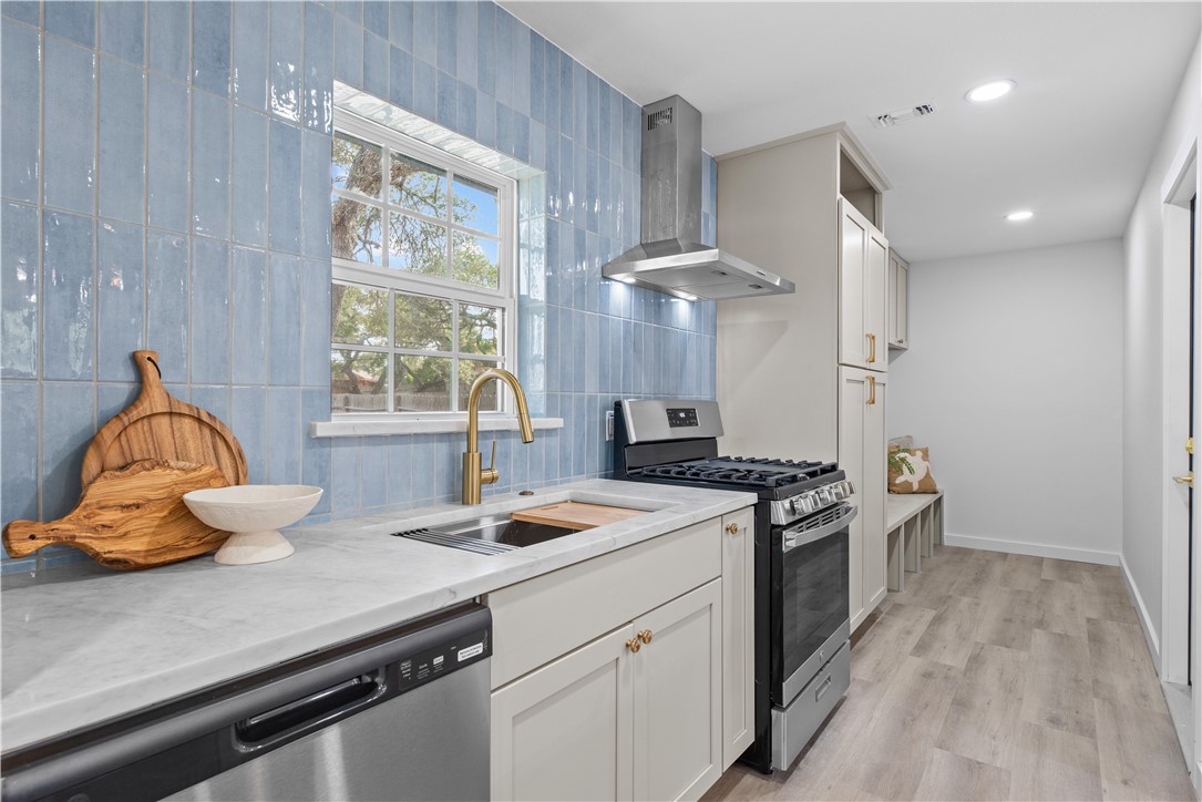 1907 Johnson Avenue Rockport TX 78382