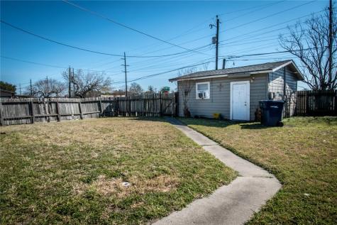 3833 Chestnut Street Corpus Christi TX 78411