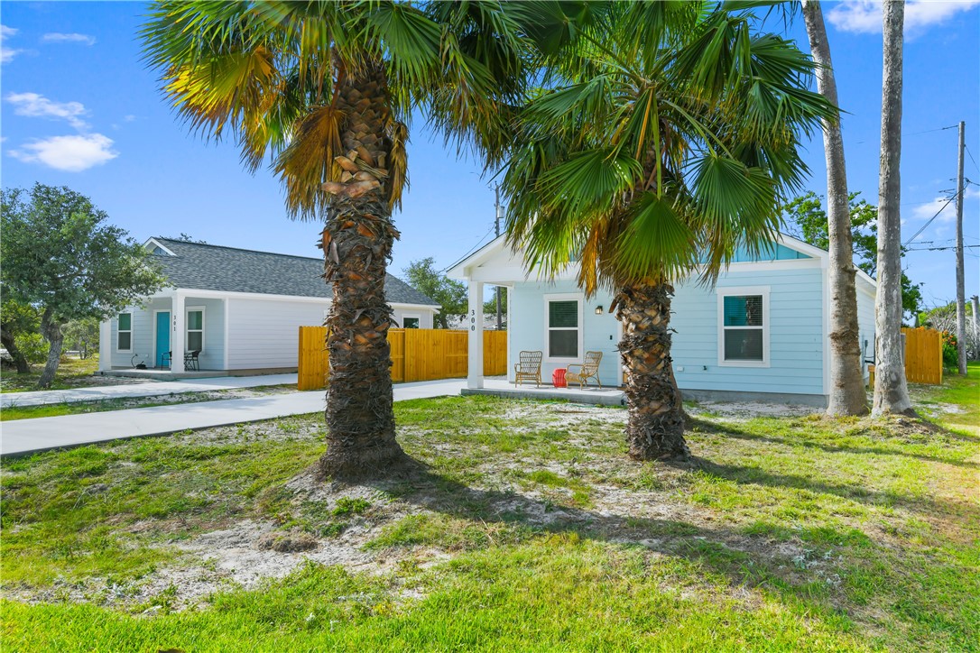 300 Rustic Oak Rockport TX 78382
