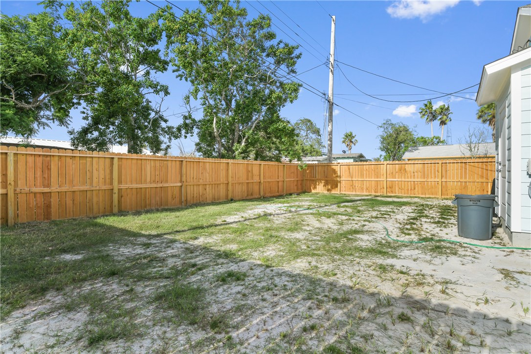 300 Rustic Oak Rockport TX 78382