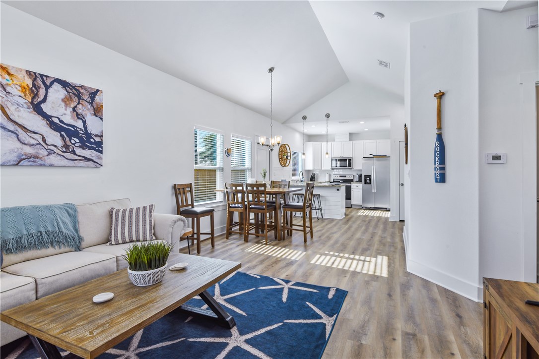 300 Rustic Oak Rockport TX 78382
